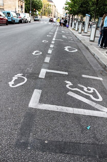 Foto verkeersbord op een stadsstraat