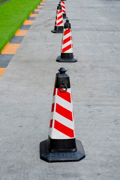 Verkeerskegel rode en witte kleuren