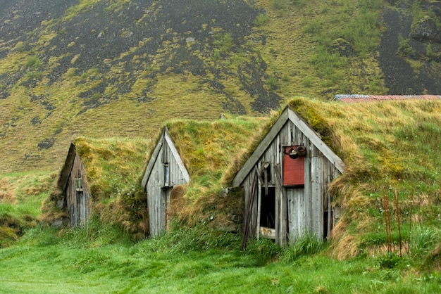 Verlaten turfhuizen in Nupsstadur IJsland