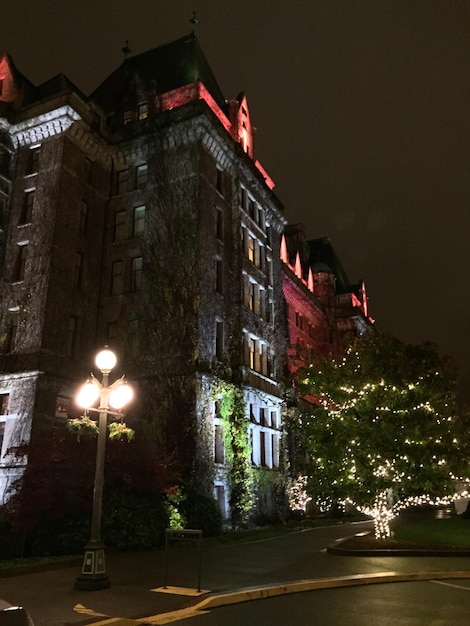 Foto verlichte gebouwen's nachts