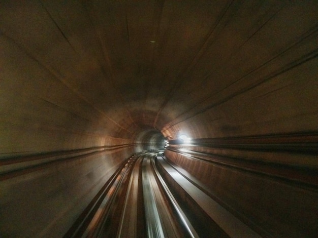 Verlichte tunnel