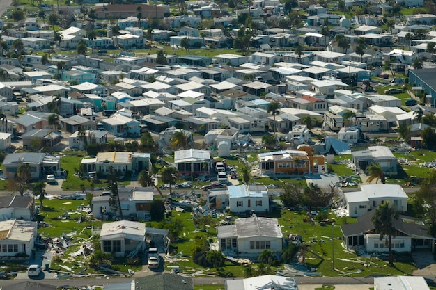 Vernietigd door orkaan Ian voorstedelijke huizen in Florida mobiele huis woonwijk gevolgen van natuurramp
