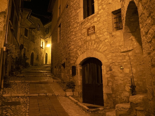 Средневековая деревня Вероли Лацио Фрозиноне ночной вид