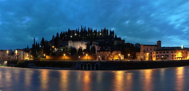 Photo verona  is a city on the adige river in veneto italy