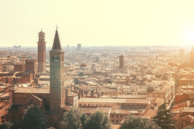 Verona stad bij zonsondergang in Italië