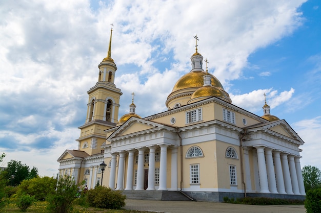 Verrijzeniskerk van de 18de eeuw in Nevyansk Rusland.