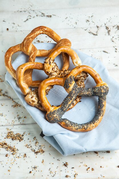 Vers bereide huisgemaakte zachte pretzels