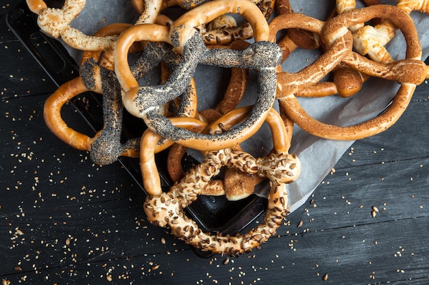 Vers bereide huisgemaakte zachte pretzels