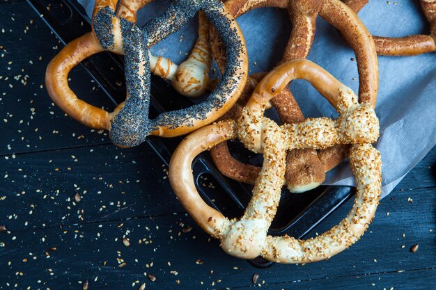 Vers bereide huisgemaakte zachte pretzels