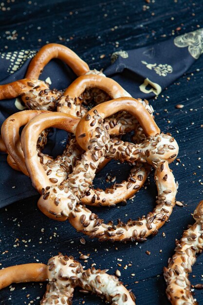 Vers bereide huisgemaakte zachte pretzels