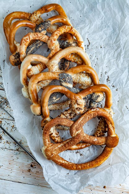 Vers bereide huisgemaakte zachte pretzels