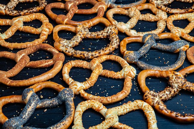 Vers bereide huisgemaakte zachte pretzels