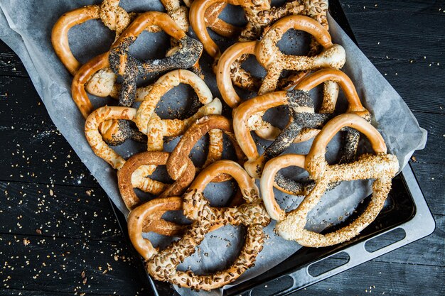 Vers bereide huisgemaakte zachte pretzels