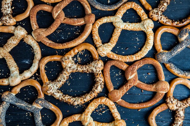 Vers bereide huisgemaakte zachte pretzels