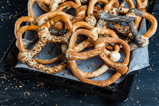 Vers bereide huisgemaakte zachte pretzels