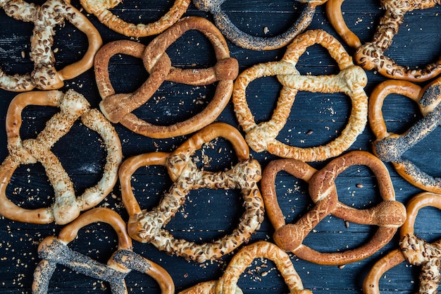 Vers bereide huisgemaakte zachte pretzels