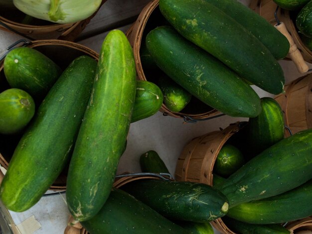 Vers biologisch voedsel op de lokale boerenmarkt. Boerenmarkten zijn een traditionele manier om landbouwproducten te verkopen.