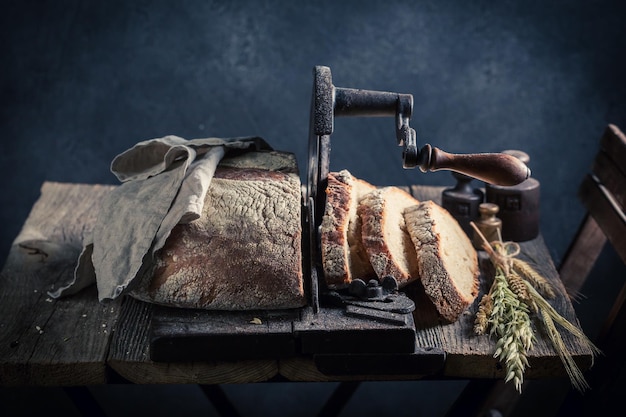 Vers brood in donkere kamer