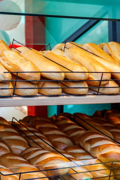 Vers brood op het schap in de winkel