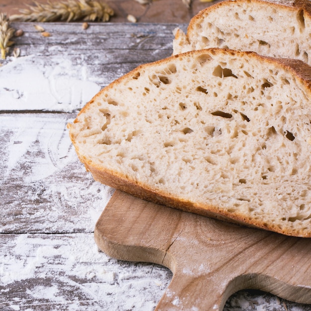 Vers brood op hout