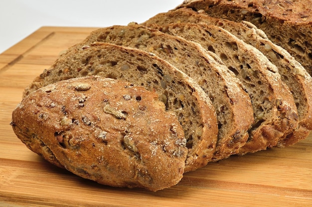 Foto vers brood op tafel close-up.