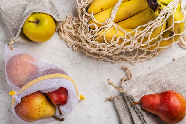 Foto vers fruit in een milieuvriendelijke zakken