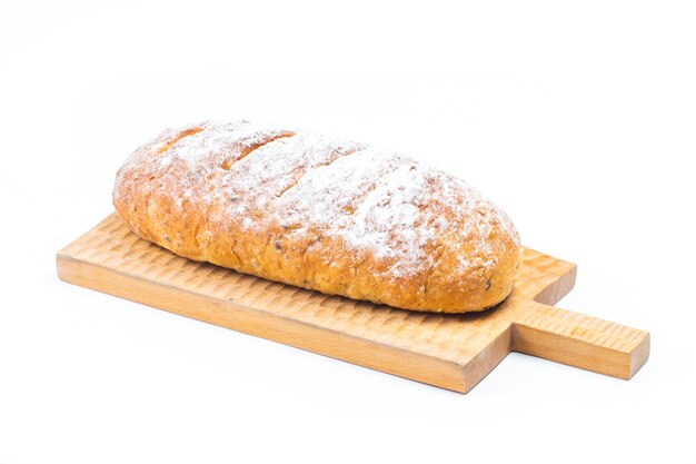 vers gebakken brood geïsoleerd op witte achtergrond Gesneden brood, geïsoleerd op wit