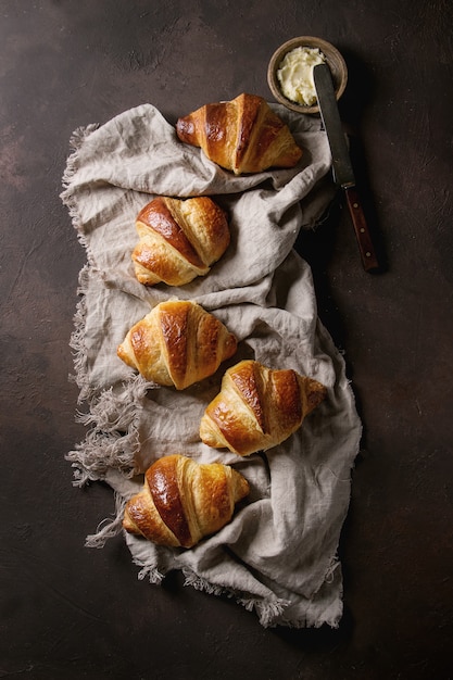 Vers gebakken croissant