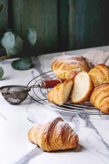 Vers gebakken croissant