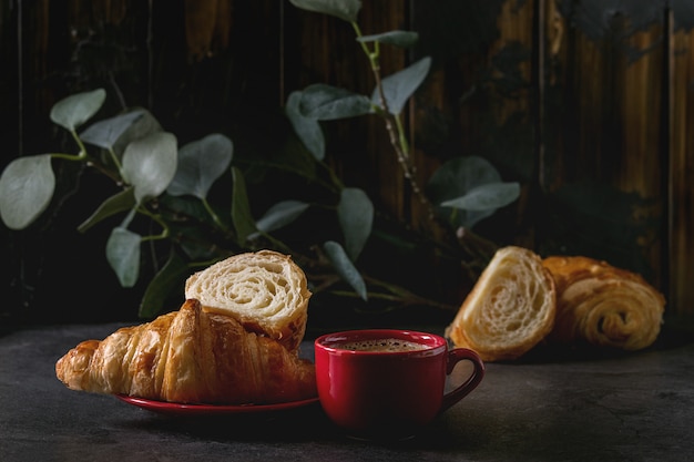 Vers gebakken croissant