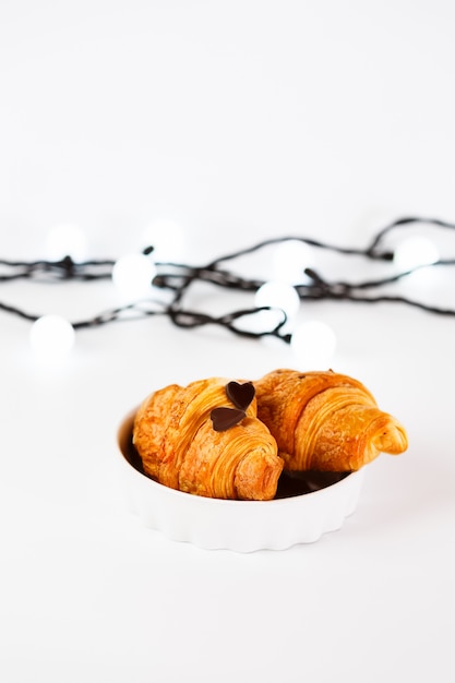 Vers gebakken smakelijk croissant