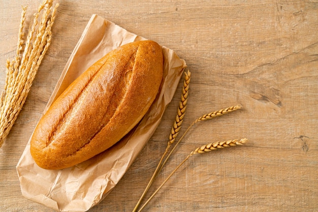 vers gebakken stokbrood op franse wijze