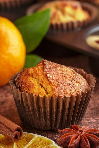 Vers gebakken zelfgemaakte citrus muffin