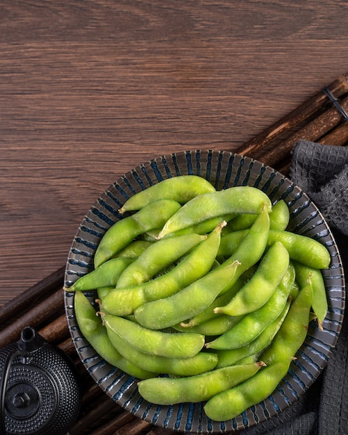 Vers gekookte edamame in kom