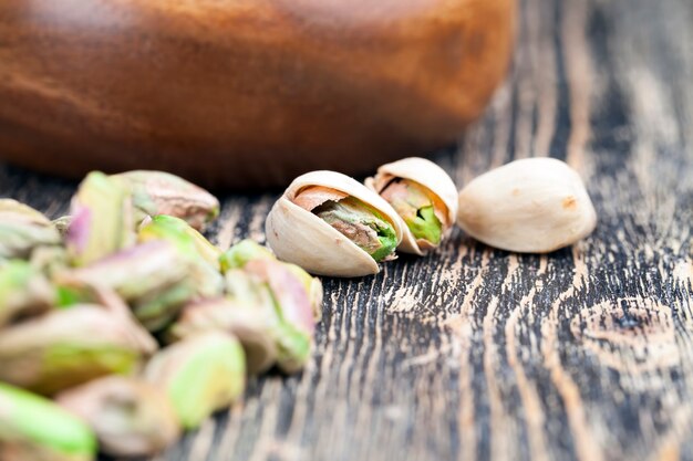 Vers geroosterde pistachenoten in zout, geroosterde krokante pistachenoten bestrooid met zout