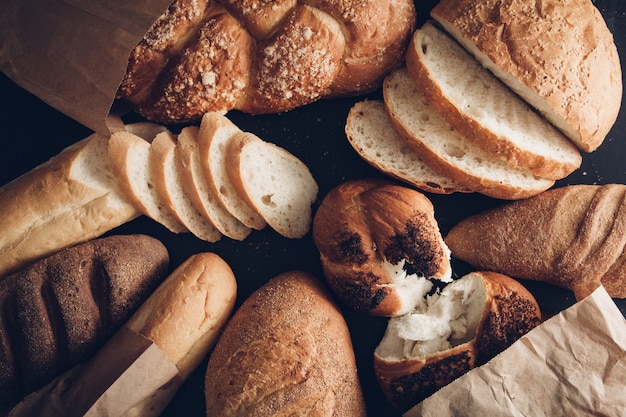 Vers geurige brood op tafel