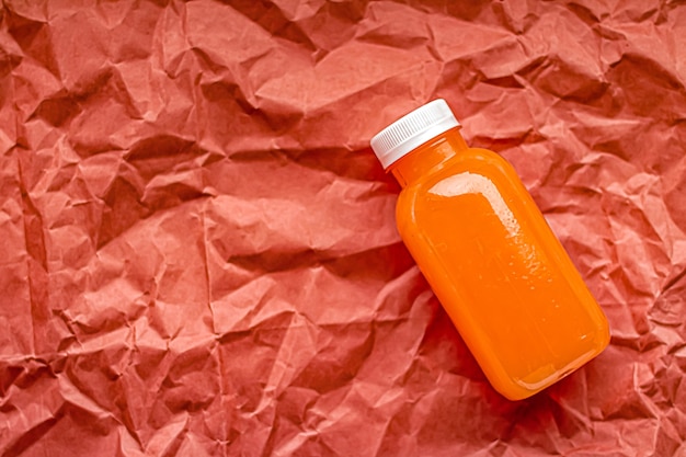 Vers grapefruitsap in milieuvriendelijke recyclebare plastic fles en verpakking gezonde drank en eten...