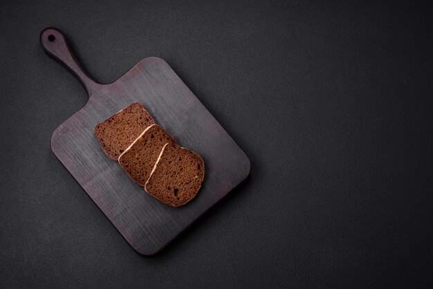 Vers krokant bruin brood met granen en zaden