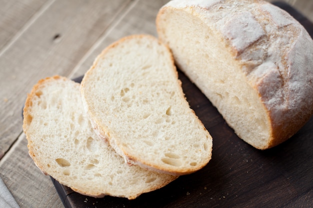 Vers ongezuurd brood.