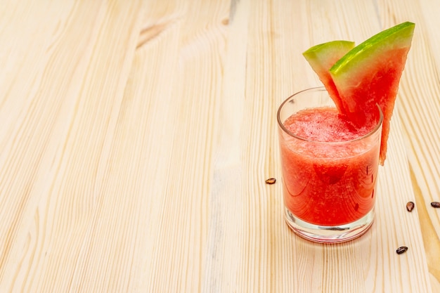 Vers sap van watermeloen, smoothie, cocktail. Gezond het dessertconcept van het de zomerdessert