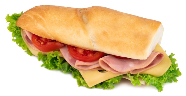 Vers stokbrood sandwich met ham, kaas, tomaten en sla geïsoleerd op een witte achtergrond.