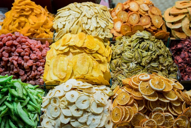 Foto verscheidenheid aan gedroogd fruit bij egyptian bazaar instanbul