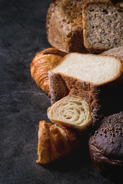 Verscheidenheid van vers gebakken brood