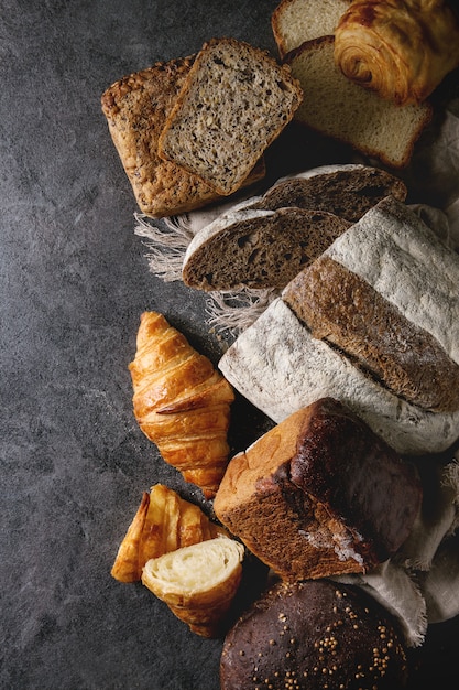 Verscheidenheid van vers gebakken brood