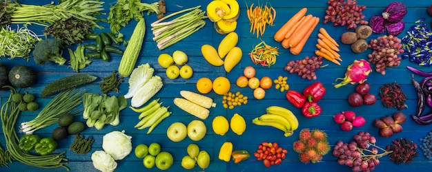 Verschillende biologische groenten en fruit voor gezond eten