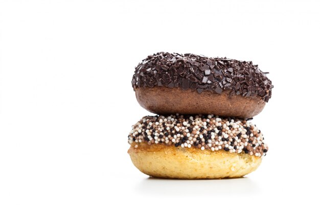 Verschillende donuts op wit