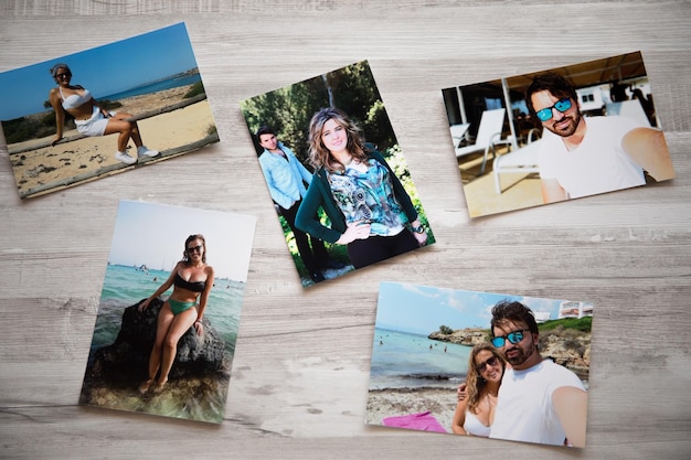 verschillende foto's van een stel aan de stranden van Mallorca. met een grijze houten achtergrond.