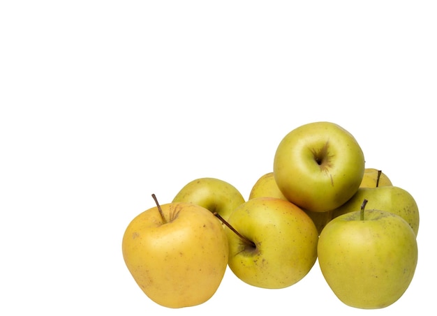 Verschillende ongewassen appels op een witte achtergrond