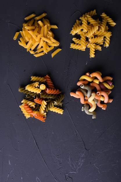 Verschillende pasta. koken concept. bovenaanzicht