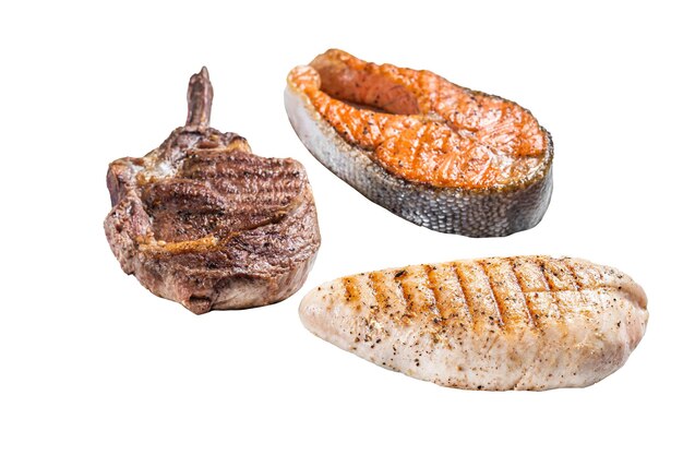 Verschillende soorten geroosterd vlees steaks met kruiden Rundvlees rib eye zalm en kipfilet geïsoleerd op een witte achtergrond